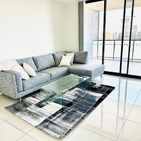 Modern 2 Bedroom & 2 Bathroom Apartment With Stunning Sydney Cbd & Skyline Views! Liverpool Eksteriør billede