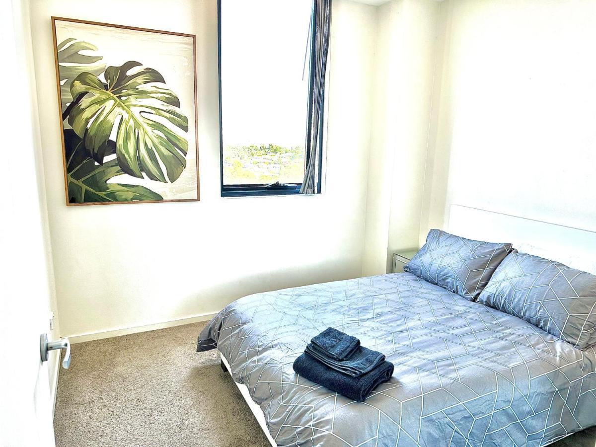 Modern 2 Bedroom & 2 Bathroom Apartment With Stunning Sydney Cbd & Skyline Views! Liverpool Eksteriør billede